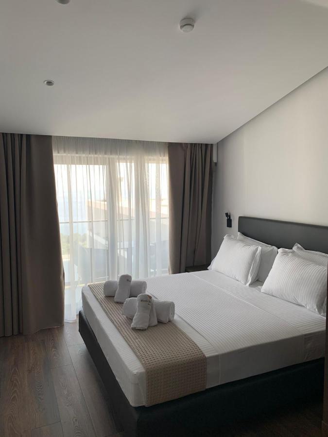 Black Diamond Hotel Dhërmi Buitenkant foto