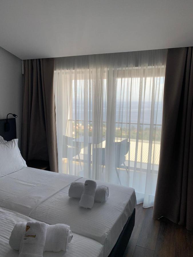 Black Diamond Hotel Dhërmi Buitenkant foto