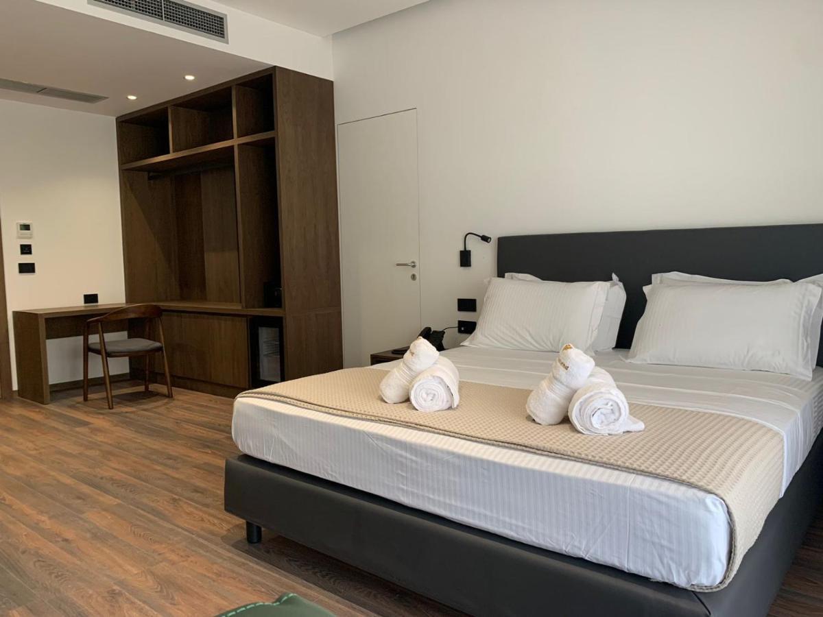 Black Diamond Hotel Dhërmi Buitenkant foto