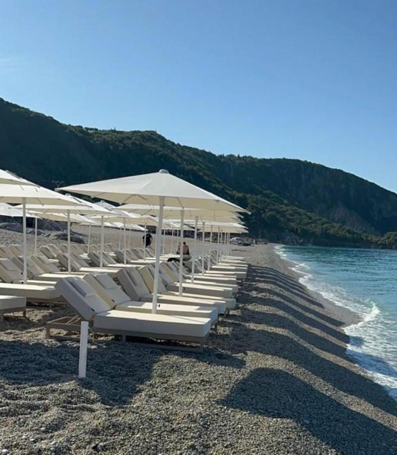 Black Diamond Hotel Dhërmi Buitenkant foto