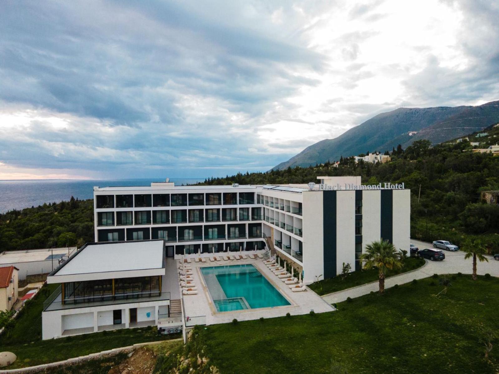 Black Diamond Hotel Dhërmi Buitenkant foto